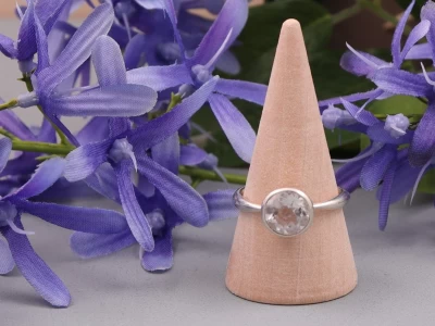 Afbeelding van Bergkristal in zilveren ring facet geslepen ringmaat 18