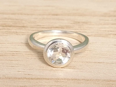 Afbeelding van Bergkristal in zilveren ring facet geslepen ringmaat 18,5