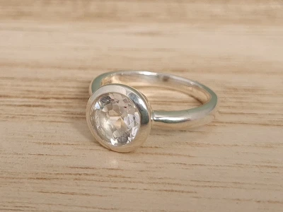 Afbeelding van Bergkristal in zilveren ring facet geslepen ringmaat 17