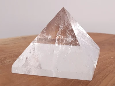 Afbeelding van Bergkristal piramide 315 gram