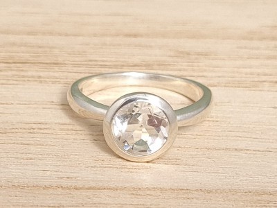 Afbeelding van Bergkristal in zilveren ring facet geslepen ringmaat 18,5
