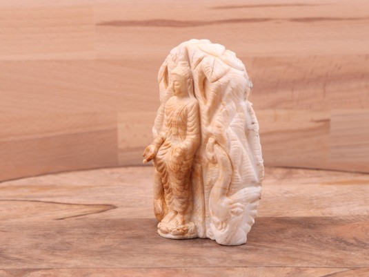 Afbeelding voor Versteend hout Boeddha beeld in varada mudra houding 313 gram