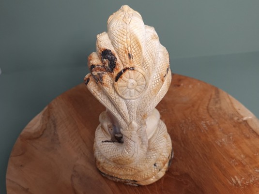 Afbeelding voor Versteend hout Boeddha beeld in dhyana mudra houding 1017 gram