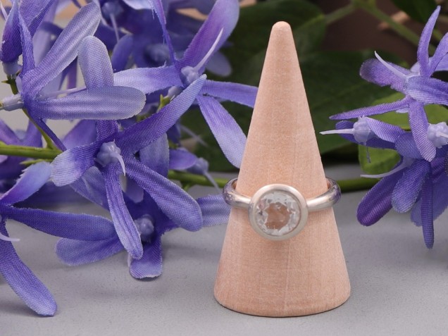 Afbeelding voor Bergkristal in zilveren ring facet geslepen ringmaat 17