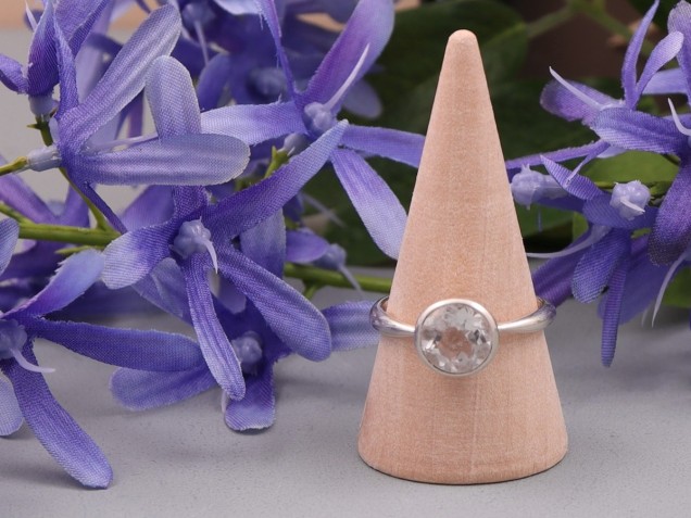Afbeelding voor Bergkristal in zilveren ring facet geslepen ringmaat 18