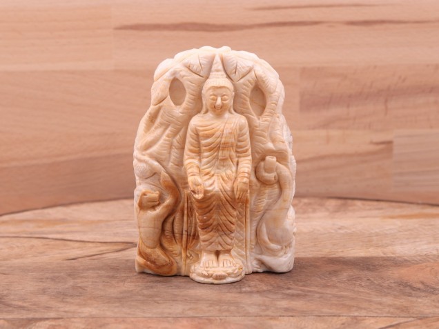 Afbeelding voor Versteend hout Boeddha beeld in varada mudra houding 313 gram